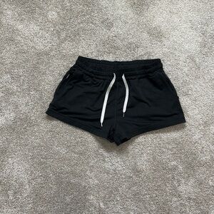 Vuori halo performance shorts - size xs
